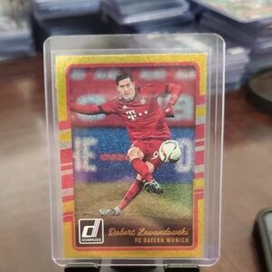 ROBERT LEWANDOWSKI 16-17 Donruss Soccer Gold Foil NO.39 F.C. Bayern Munich